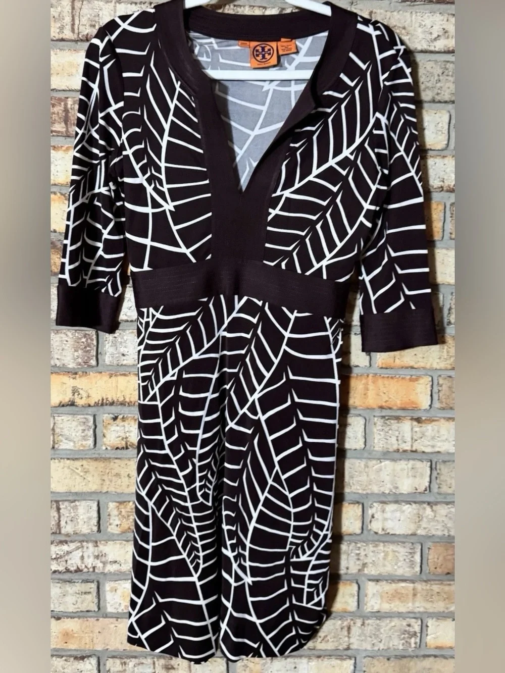 Tory Burch Brown V-Neck 3/4 Sleeve Knee Sheath Dress 100% Silk